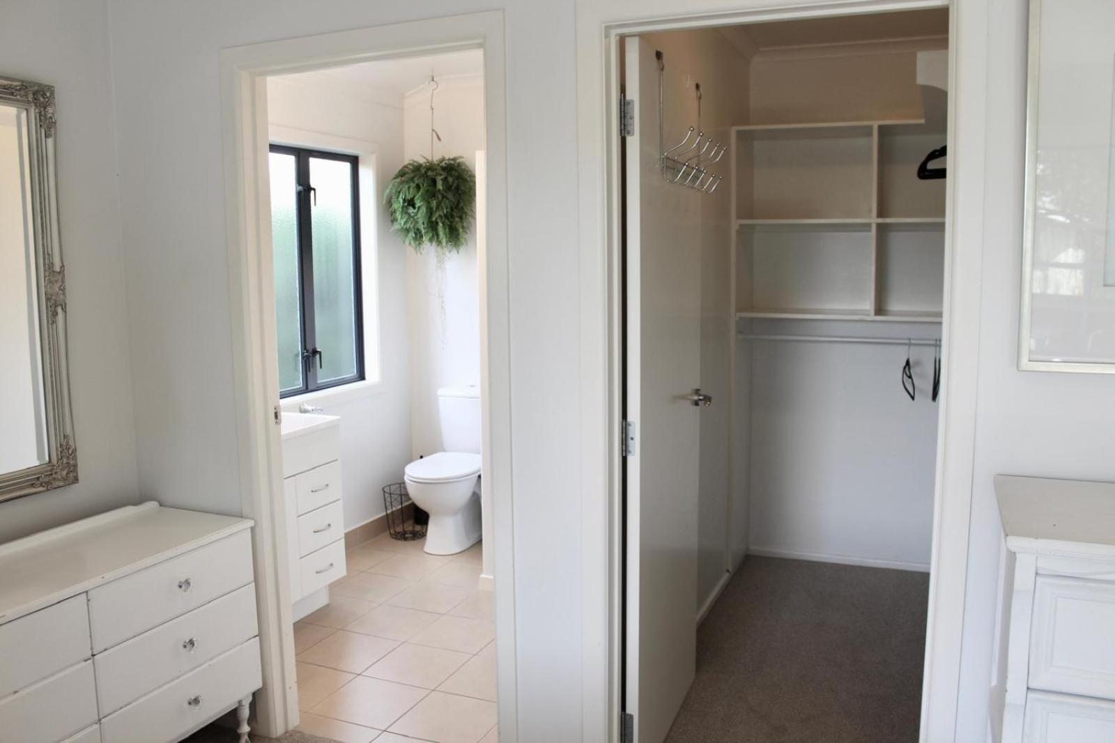 5-Min Walk To Village - Havelock North Holiday Home With Spa Pool Екстериор снимка