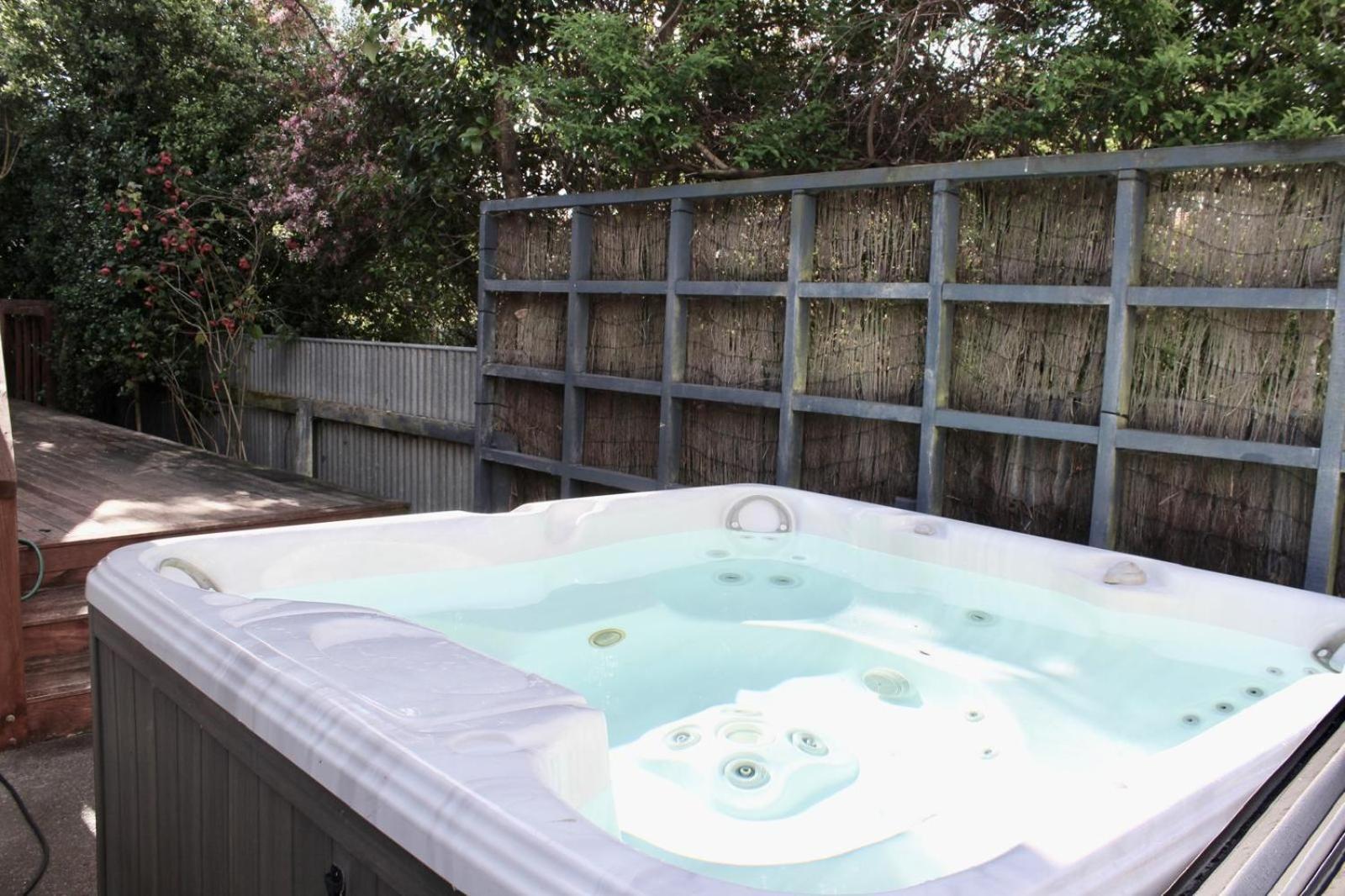 5-Min Walk To Village - Havelock North Holiday Home With Spa Pool Екстериор снимка